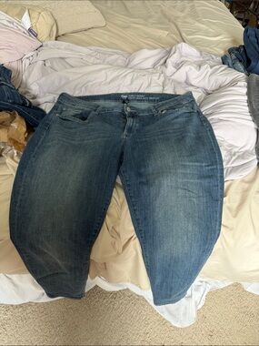 GAP Boyfriend Jeans in Medium Blue Wash